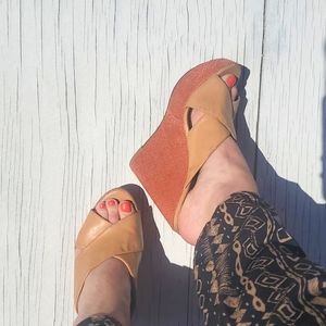 BCBG Wedge
